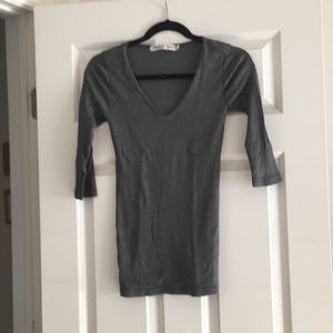 Vneck 3/4 sleeve knit top.
